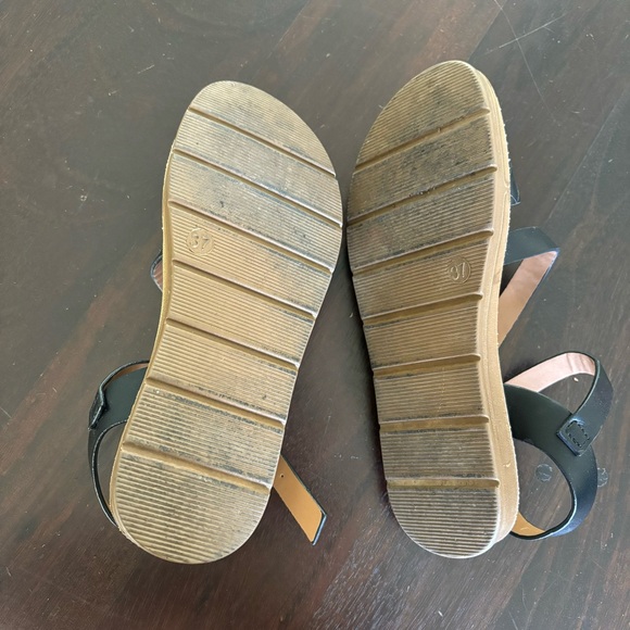 Sandals - Picture 4 of 4